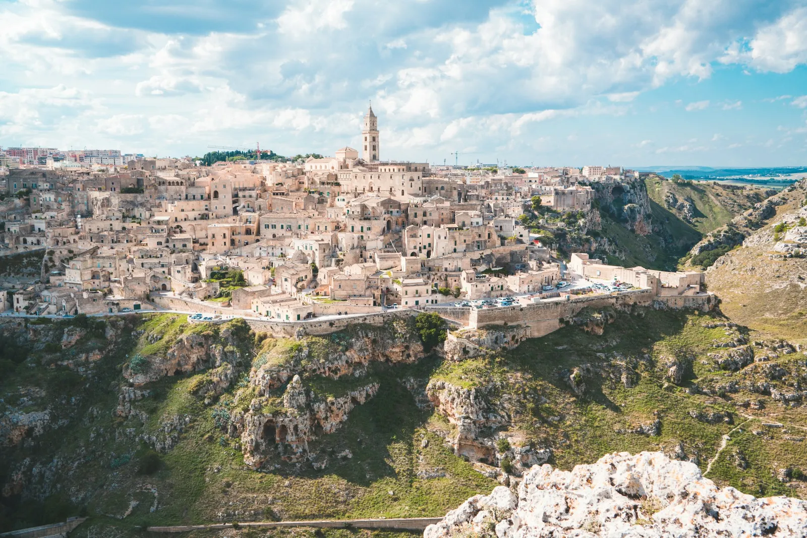 Photo by Giulia Gasperini / Unsplash Vista della città vecchia di Matera in vista del 2019