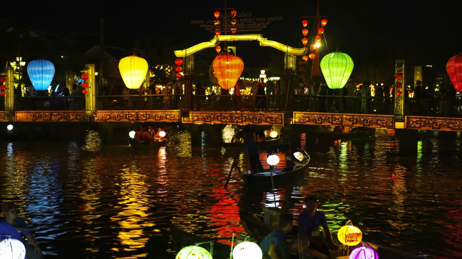 Hội An by Ms. Wanderer Hội An at night shot of the bridge and lanterns