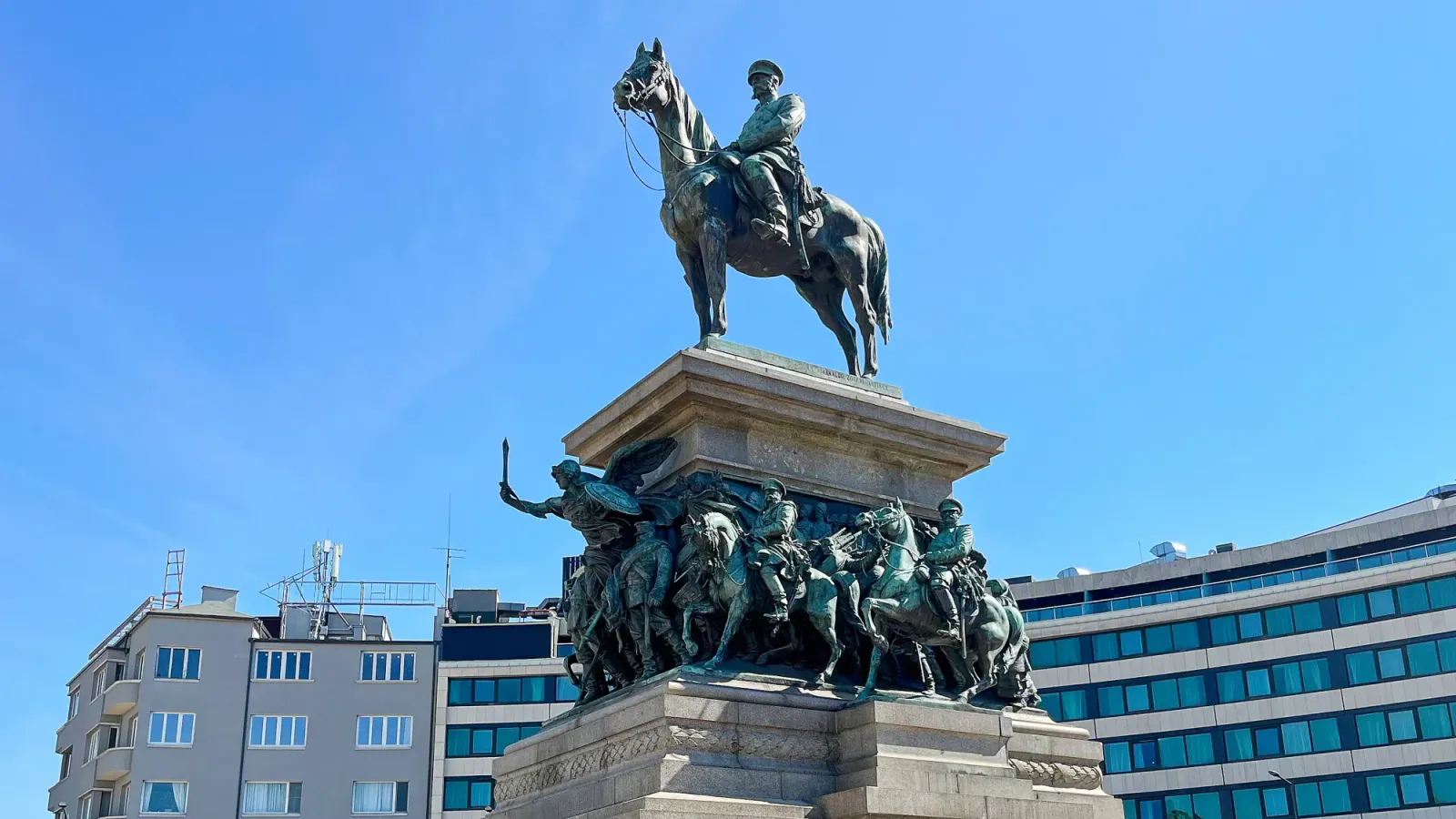 Monument to the Tsar Liberator by Mr. Wanderer Bronze statue of a man on horseback above a pile of other horse-riders